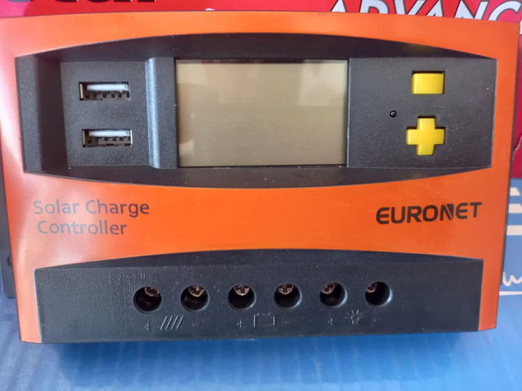 شارژکنترلر خورشیدی یورونت 20 آمپر 12/24 ولت دارای usb مدل Euro-pwm20A قرمز