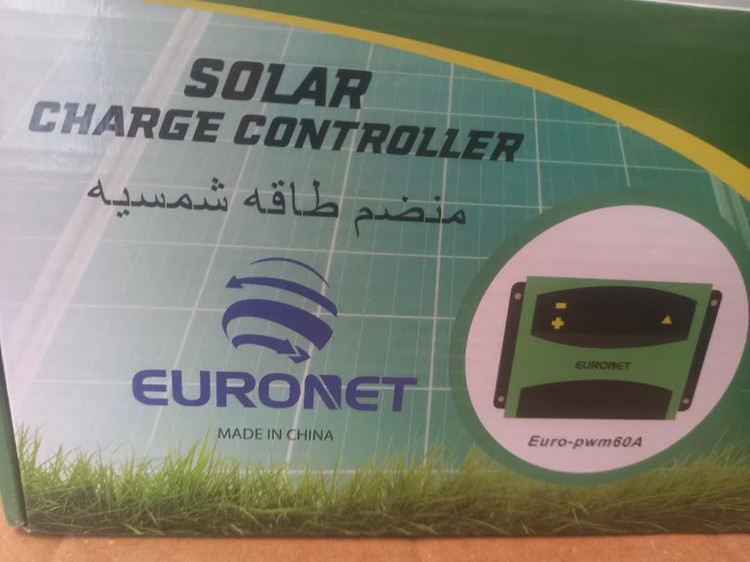 کنترل شارژر خورشیدی یورونت 60 آمپر 12/24 ولت دارای صفحه ی نمایشگر
