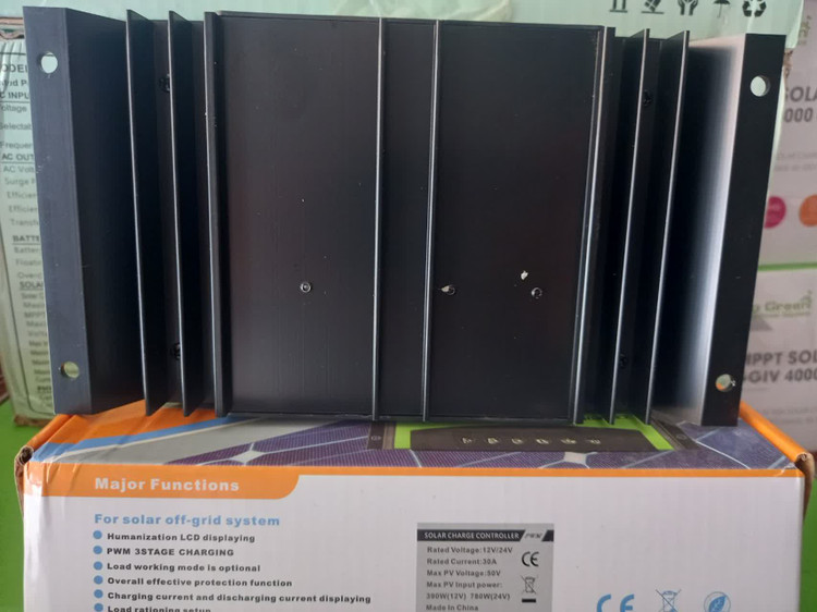 کنترل شارژر خورشیدی (restar solar) رستار سولار 30 آمپر 12/24 ولت دارای usb