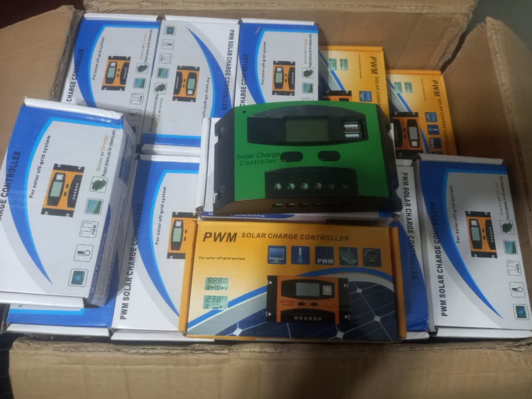 کنترل شارژر خورشیدی سولار 10آمپر 12/24 ولت دارای usb
