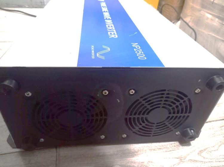 اینورتر 2500 وات، 12 ولت تمامسینوسی برند EPEVER مدل NP2500-12