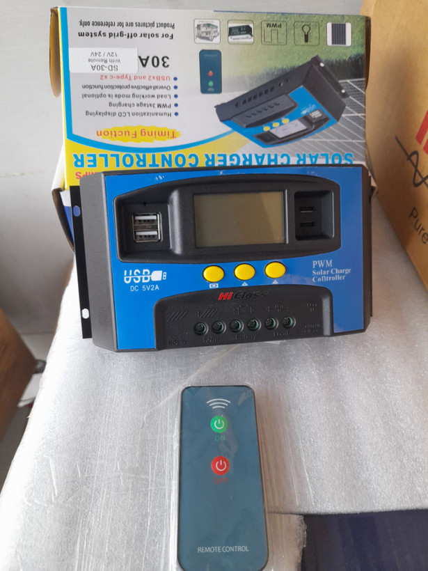 شارژکنترلر خورشیدی 30 آمپر 12/24 ولت دارای usb برند هایکلس ریموت دار