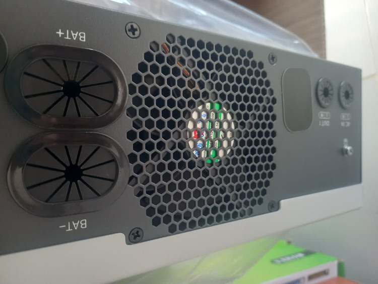 سانورتر (اینورتر شارژر) 2500 ولت آمپر 12 ولت سینوسی 100آمپر mppt برند Go Green مدل GGIV2500 اصل چین