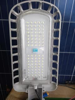 چراغ خیابانی خورشیدی اصل king light با ریموت کنترل و ظرفیت معادل۶۰۰ وات